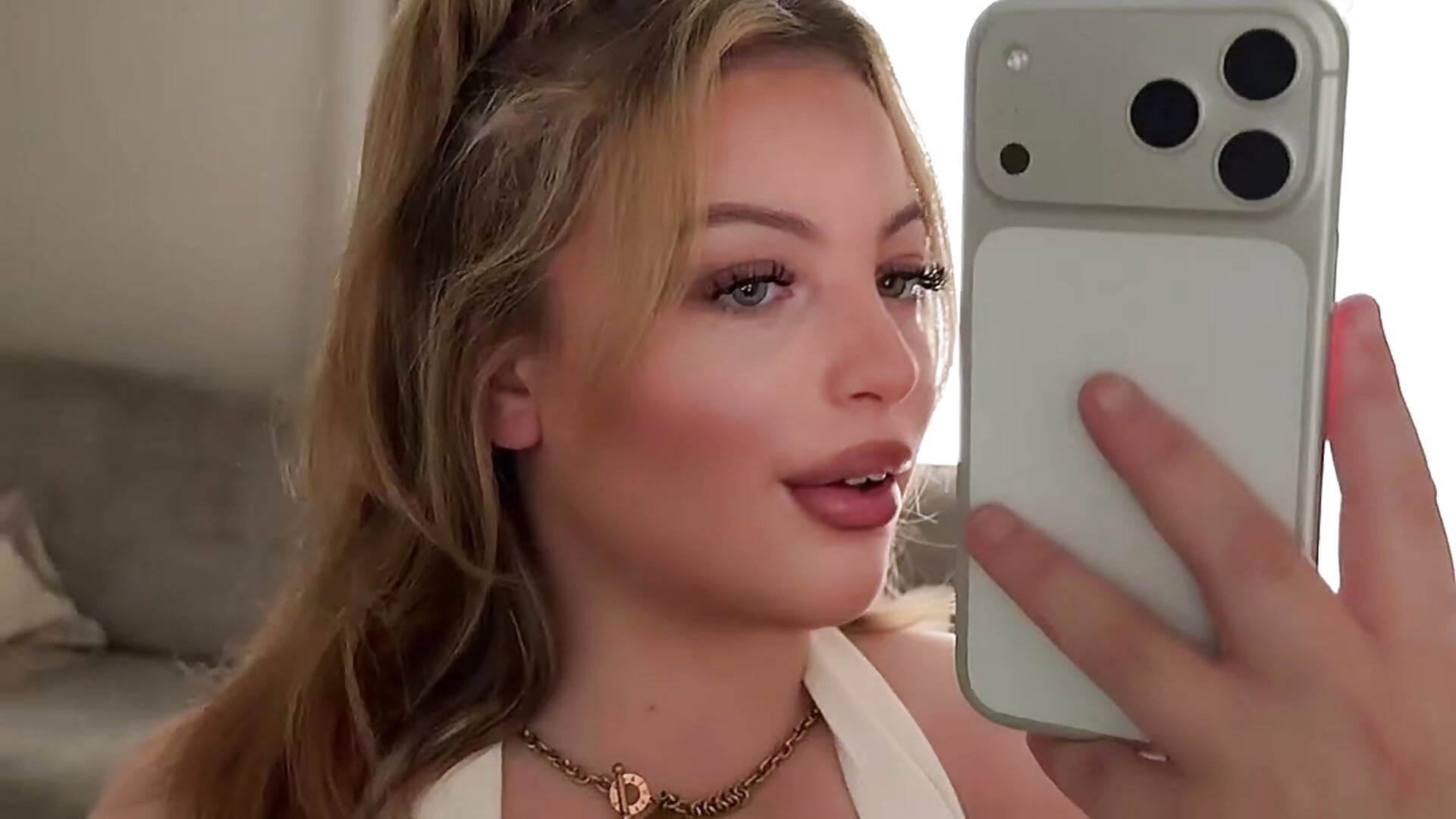 b9014e4f31774e70a3b382352b28c381 - video van crystalminx cam-model