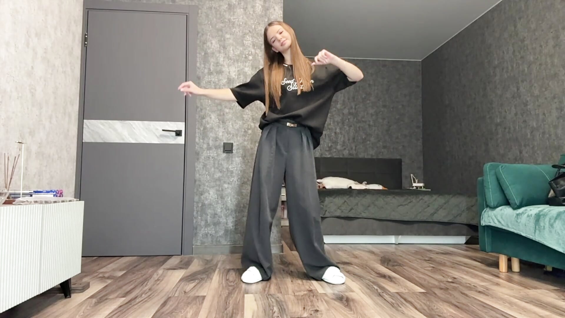 can u see my tummy under shirt? :) - video av LuBerch cam-modell