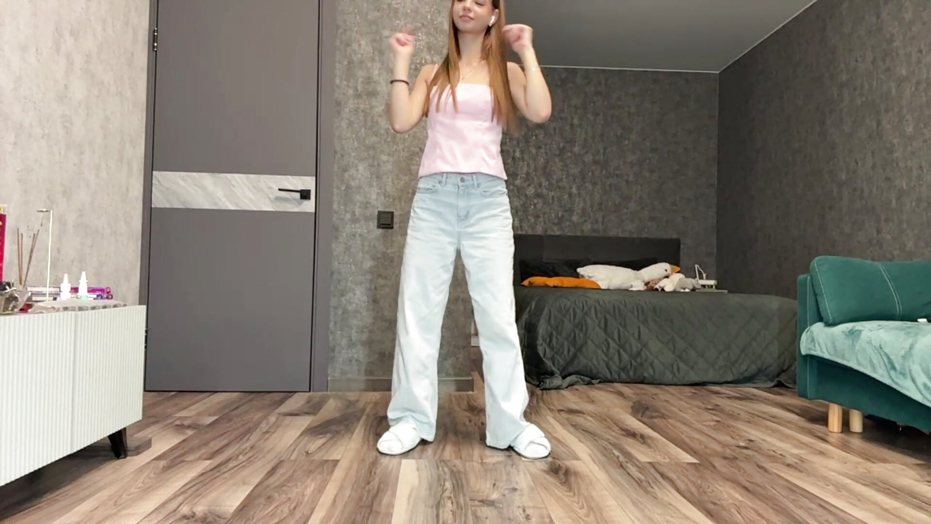 yay dancing c: - clip cu LuBerch model videochat