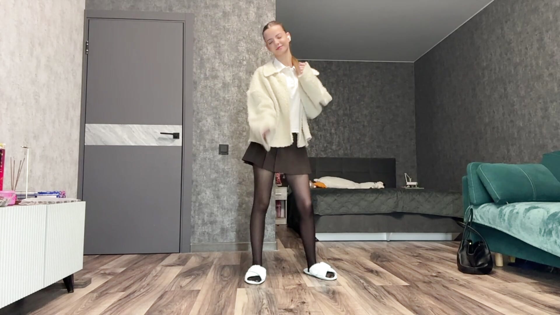 tighs and skirt hehe - video od LuBerch
