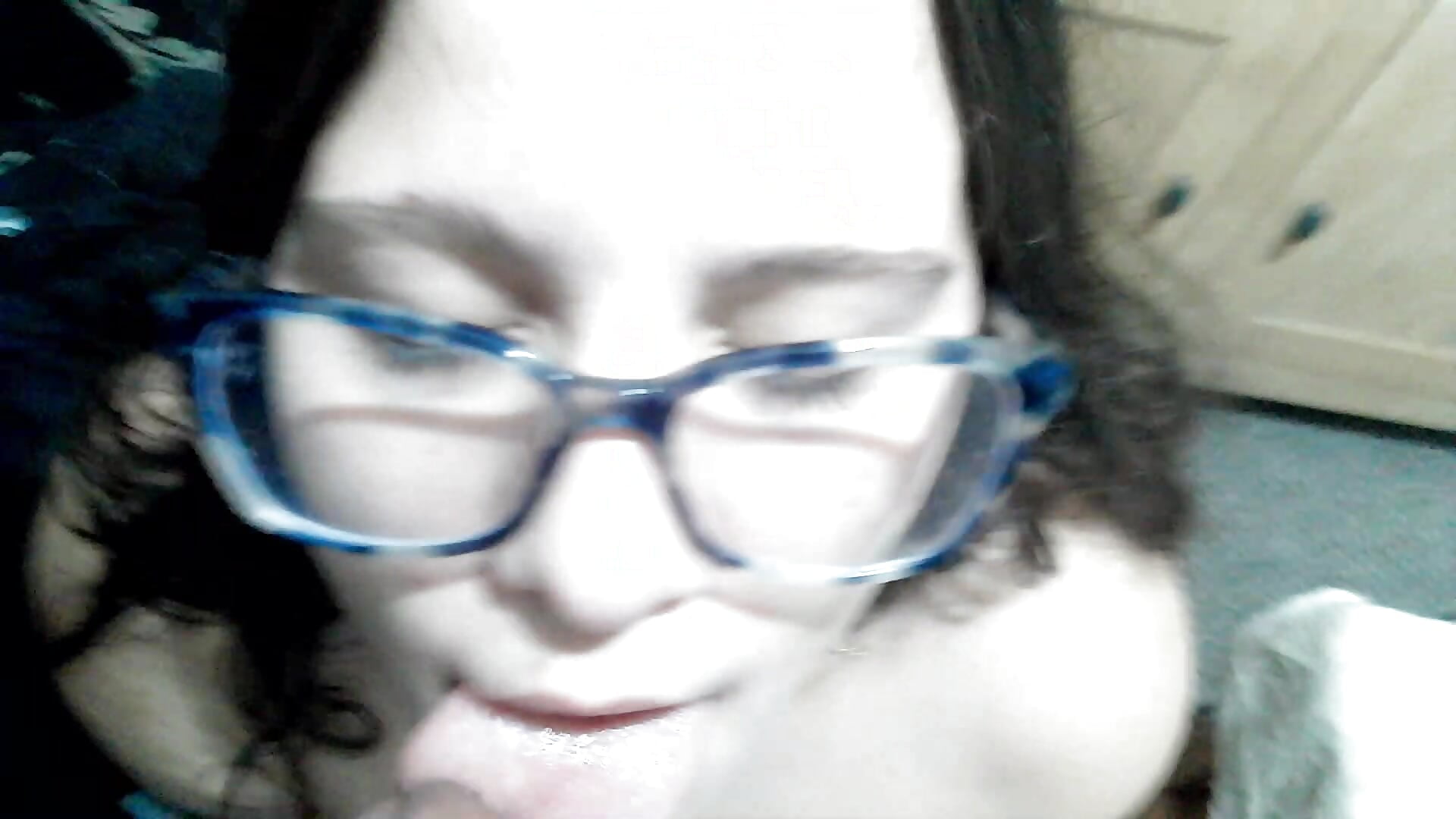 shotcum face w glasses - video av nerd_couple