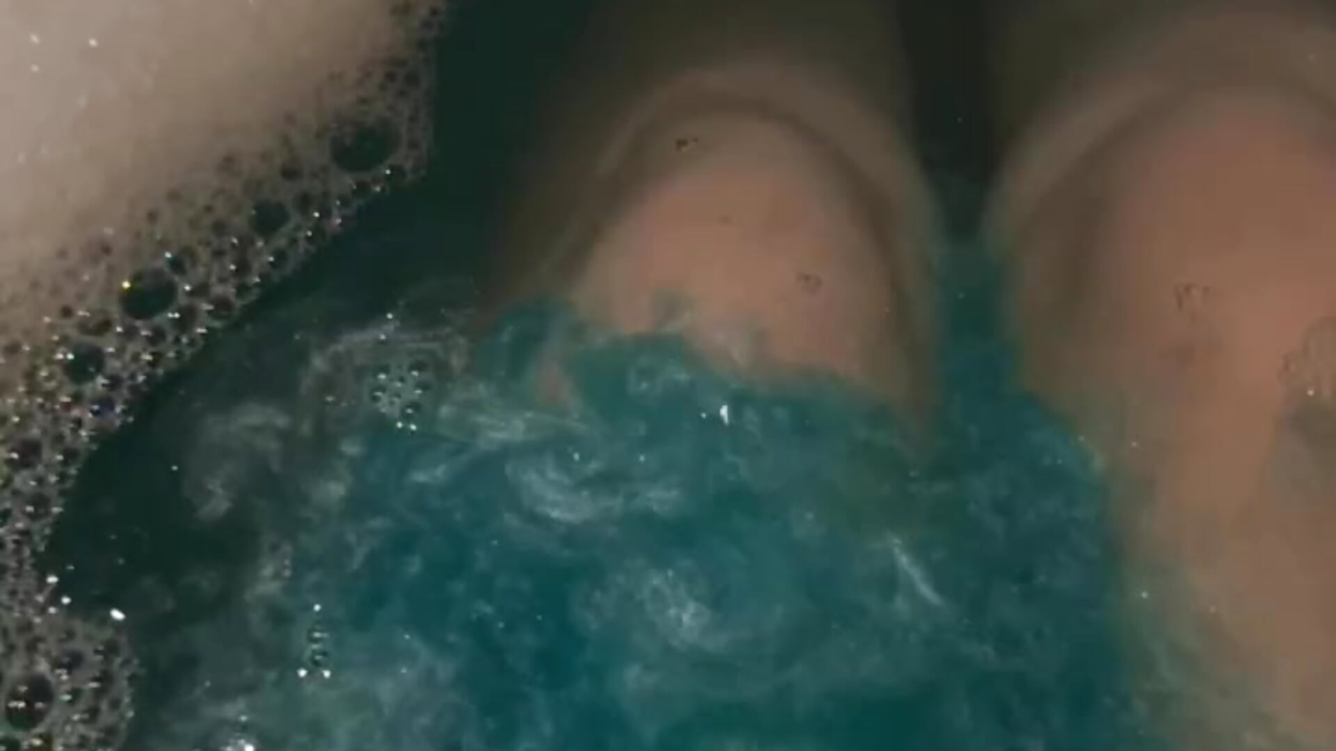 My legs - видео от уебкам модела Mikaela_blonde