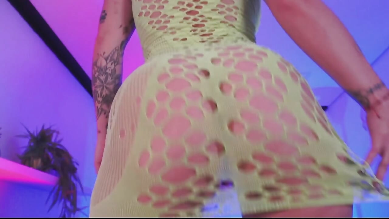 "Put all your cock and your balls on me, don't leave anything out." - video Dailyn_Rose kameramallilta