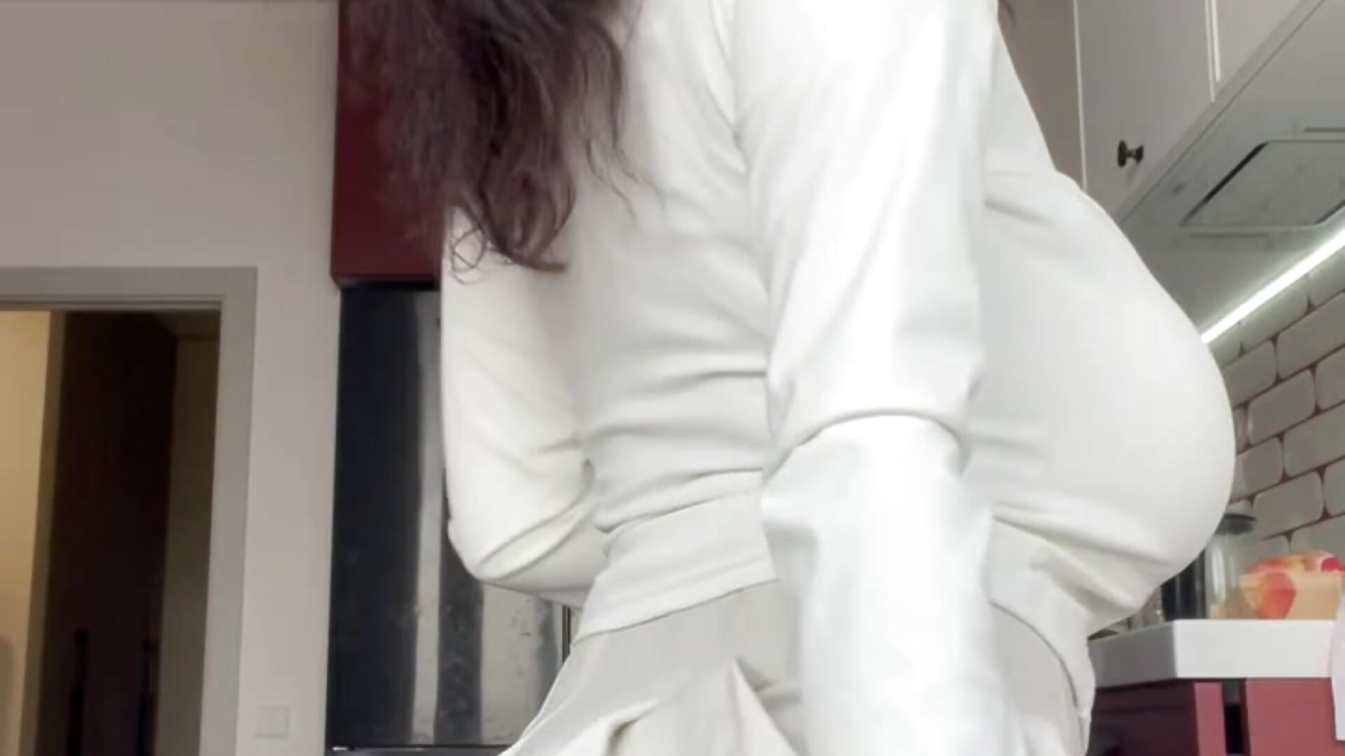 I'm in a sexy outfit - video by ElzaObleness cam model