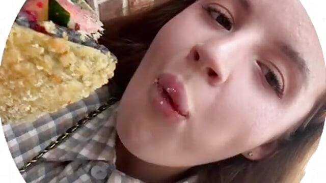 Bon appétit to me – видео вебкам-модели _Rosaline_lov_