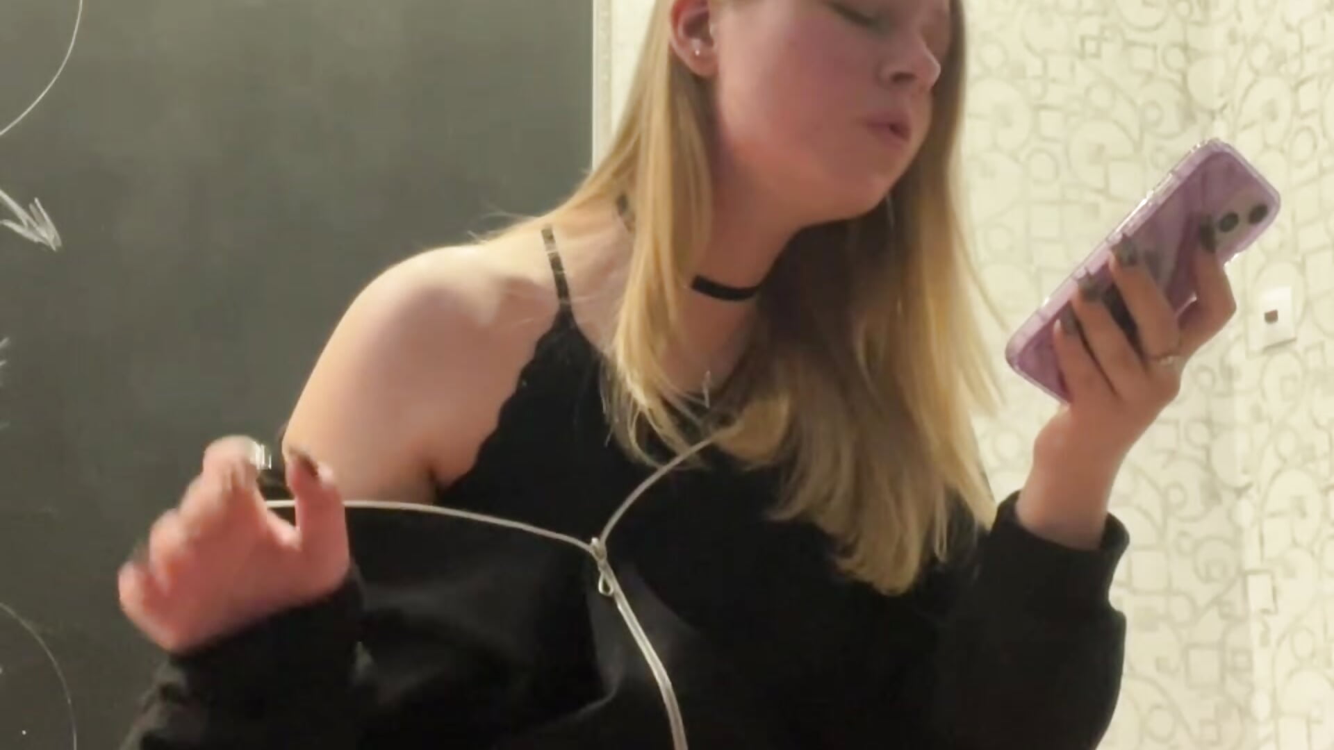 What do you think of my singing? - video by La_Michelle cam model
