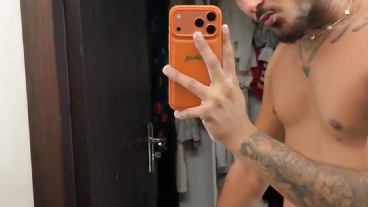 A little Kiss – video af KennySteel cam-model