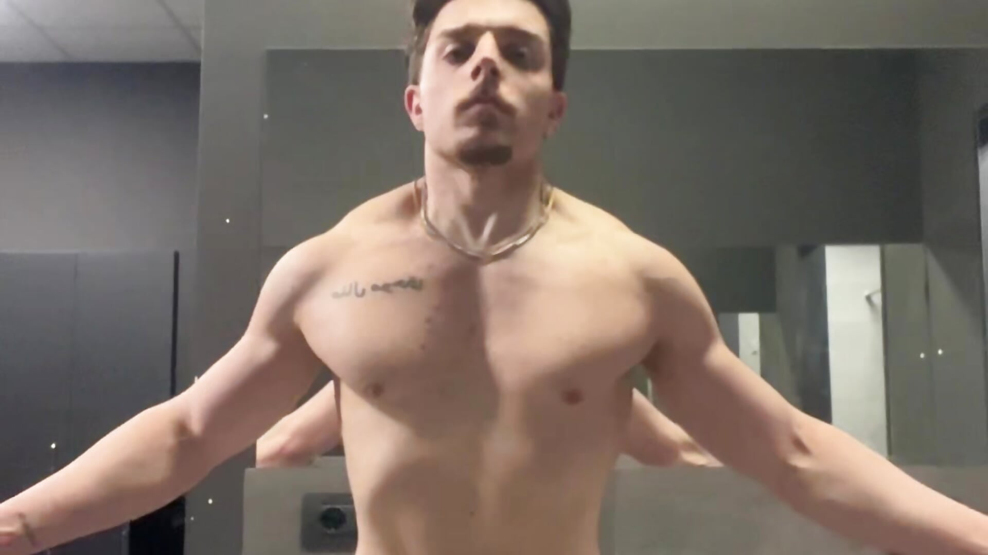 samuelecanale03 님 - 트렌드 중인 캠모델 비디오  269개