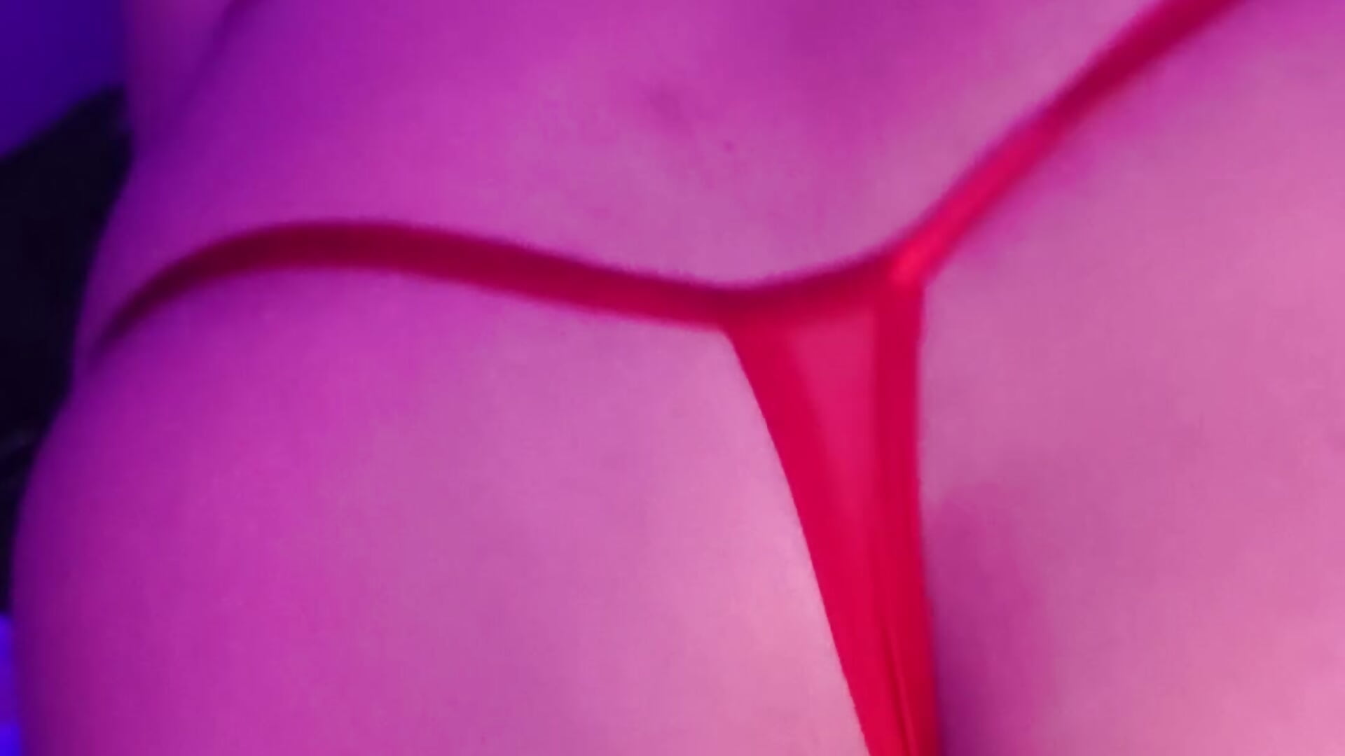 tight ass in red lingerie❤