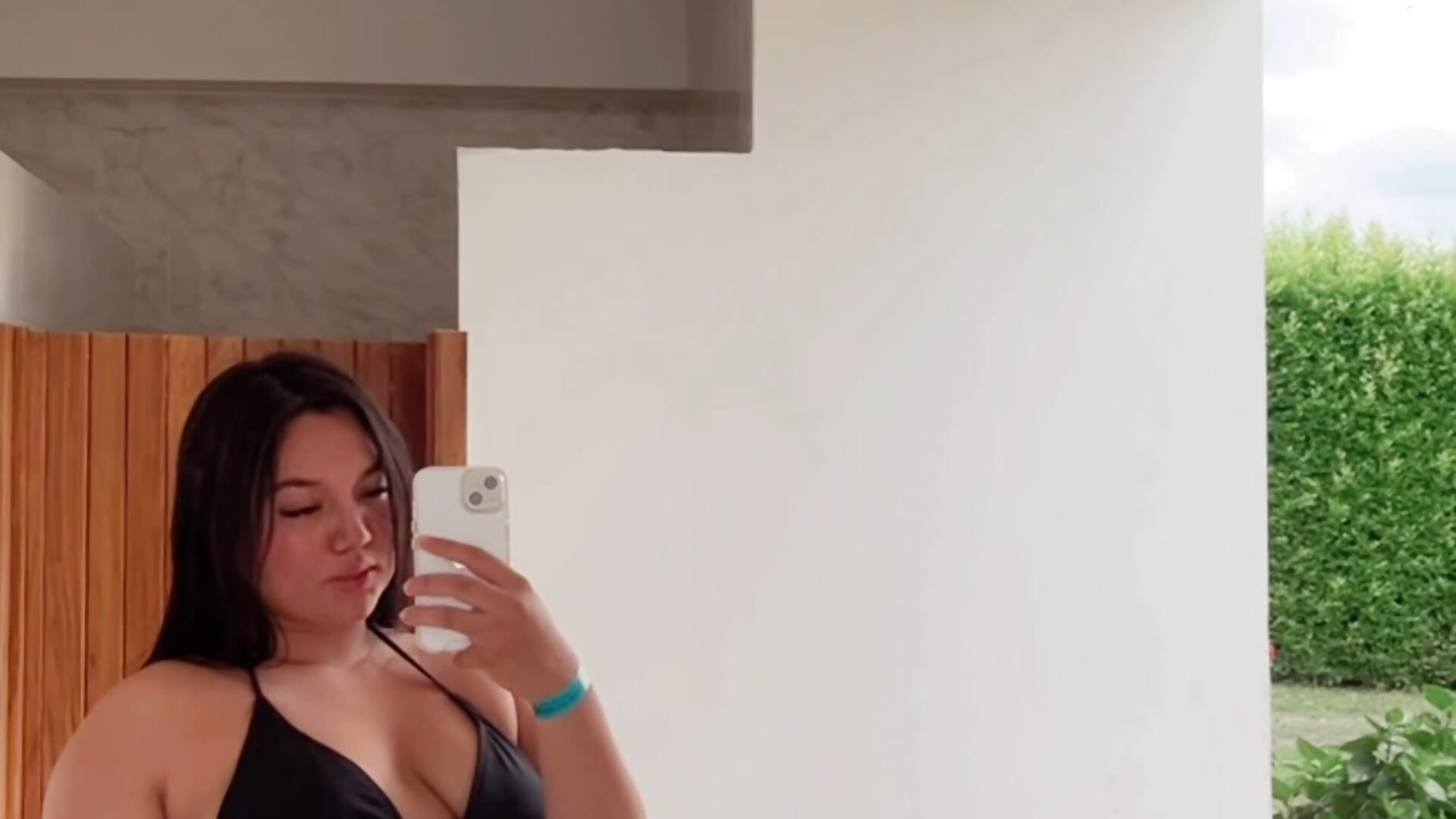 The big toad comes out of my bikini🫣🤤 - vidéo du modèle de showcams athenea_xxx