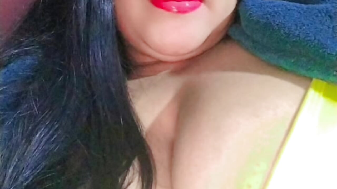giant tits for you 🤭 - video by Hot_samantha_outdoors cam model