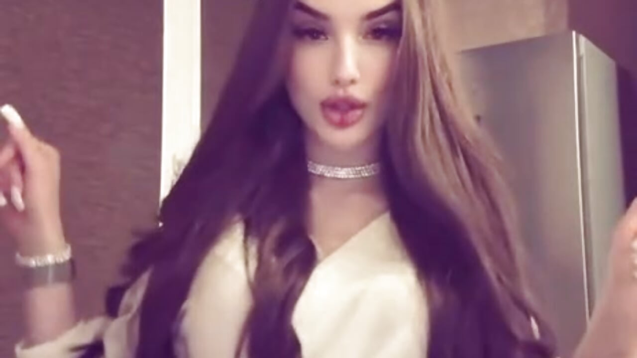 Just me... - AmaiAura adlı kamera modelinin videosu