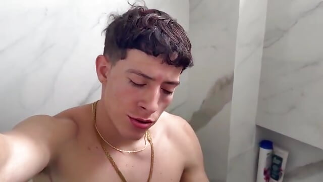lets take a shower - TheGhostforeeonss主播的视频