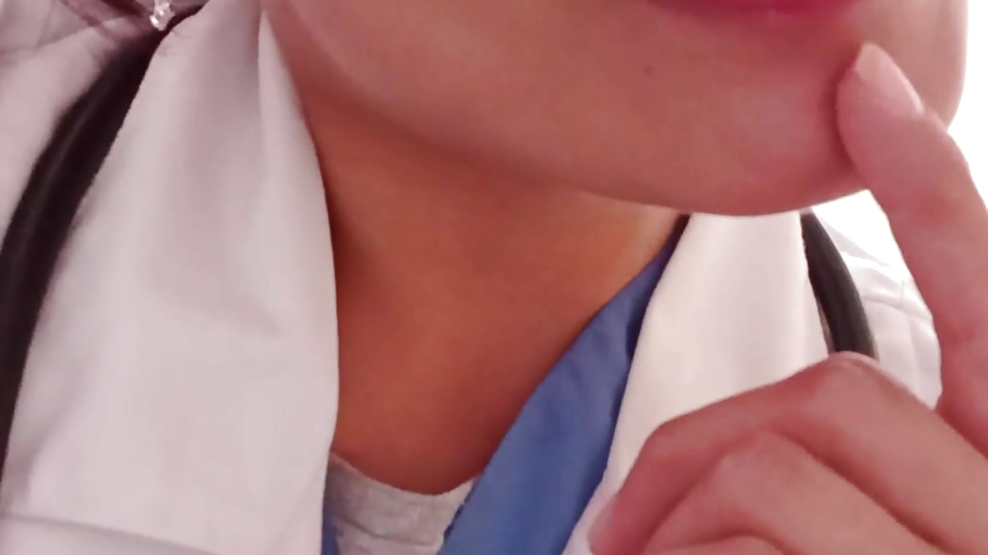 Your favorite doctor is here🩺👩‍⚕️ - Dra_valentina adlı kamera modelinin videosu
