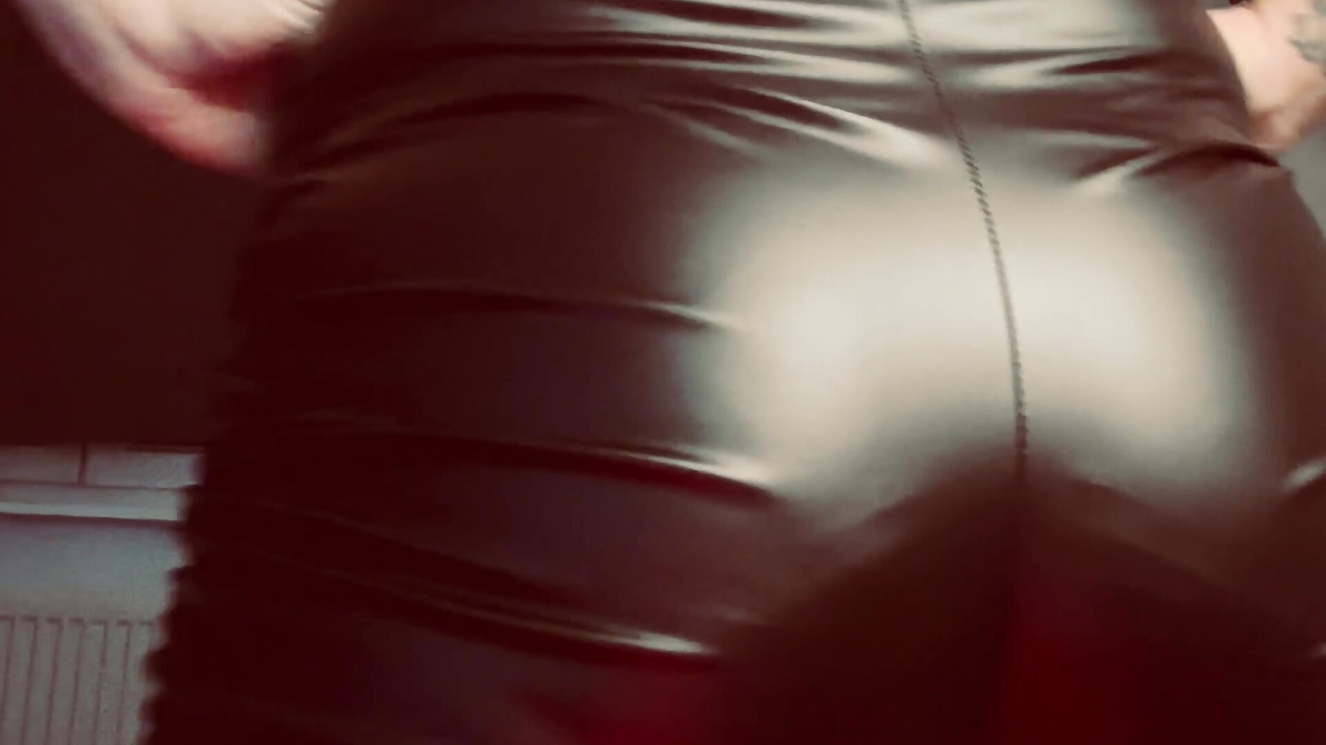 Petit show en similicuir - video van Prunettemasqueeoff cam-model