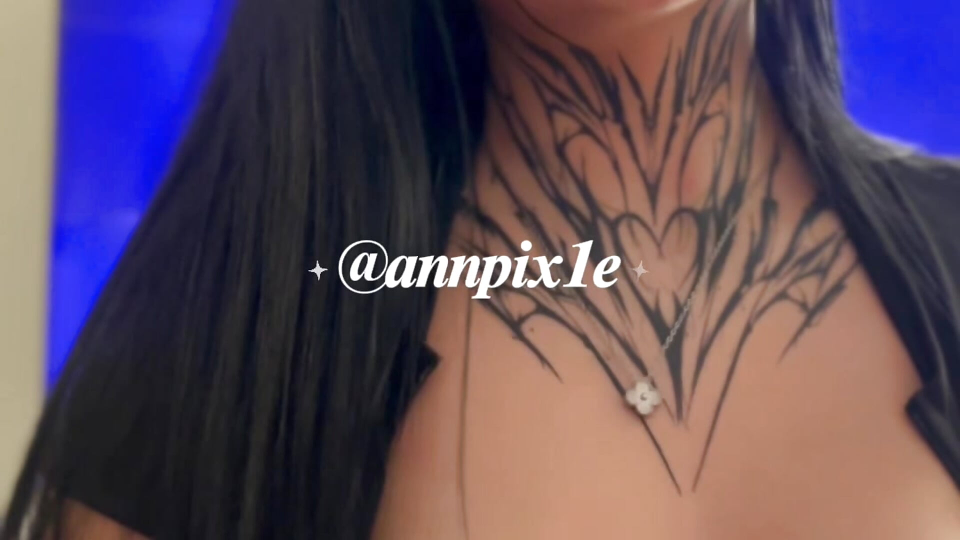 Cum on my tits😋