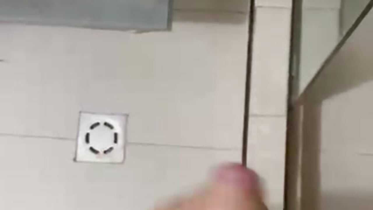 A DELICIOUS SPURT OF MILK FROM THE SEXY GUY ANDREW
