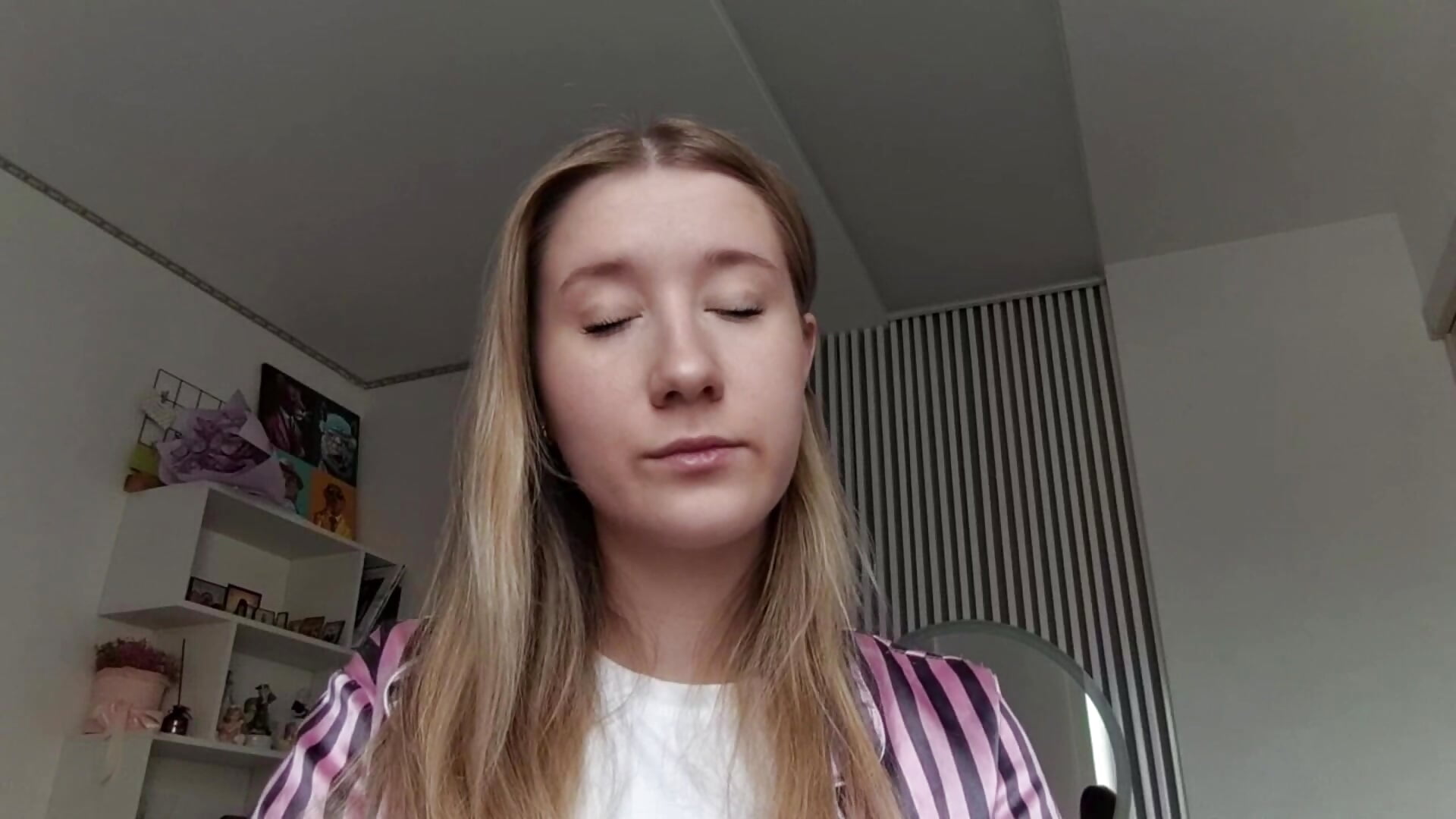 Beautiful Lips - MerrileeReisser adlı kamera modelinin videosu