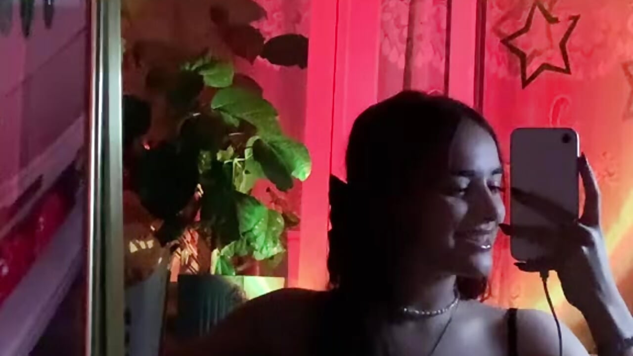 This is me too, will you like it here?) - video van Leona_VS cam-model