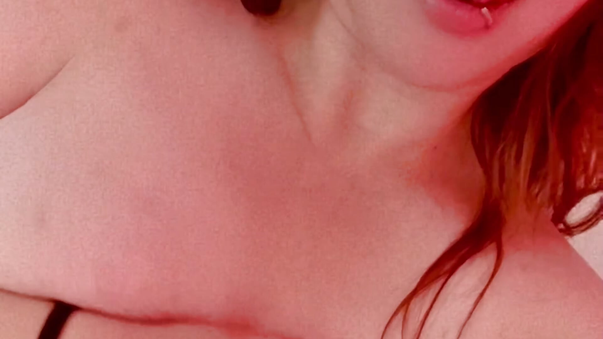 Just enough to make you curious… 😈 – video af CloeLarson cam-model