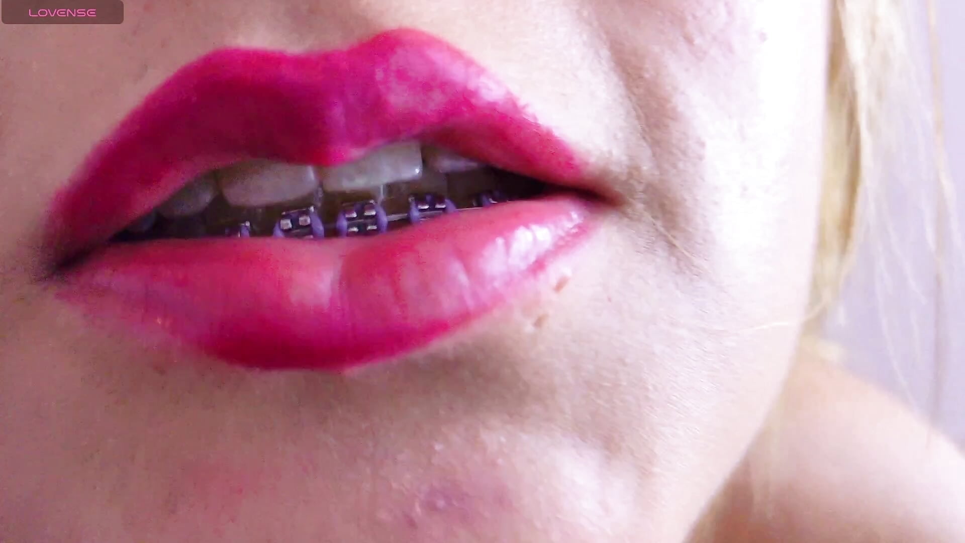 💋 Stop wondering what I’m like up close… come find out. - video by Naomiii_Queenn cam model