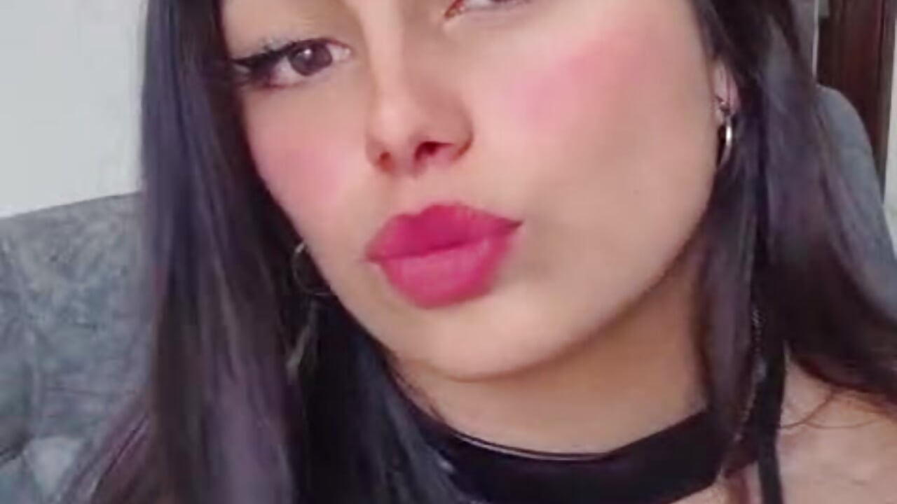 kiss - video by Sophia1_Bunny cam model
