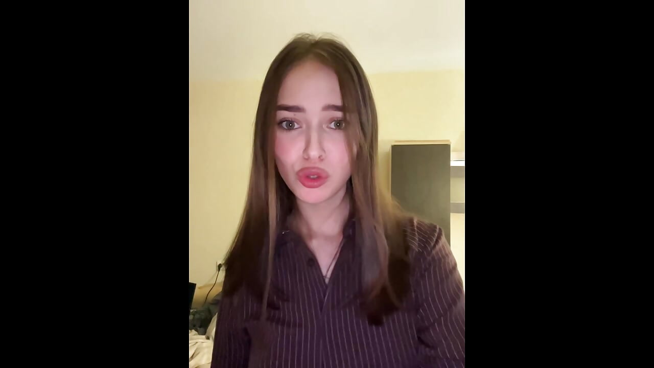 My lip sync 💕 - video by plumwisp cam model