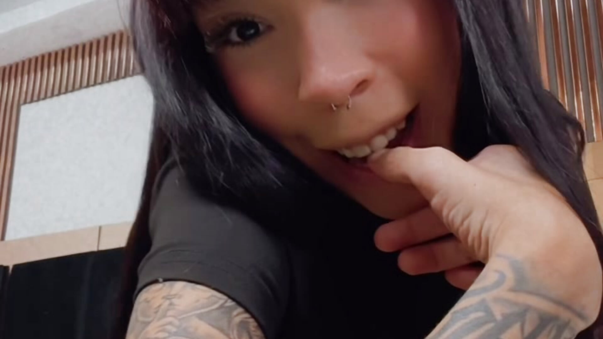 AF025301-3C68-4CBC-AE4C-59411D382604 - clip cu chloe_rhoadess model videochat