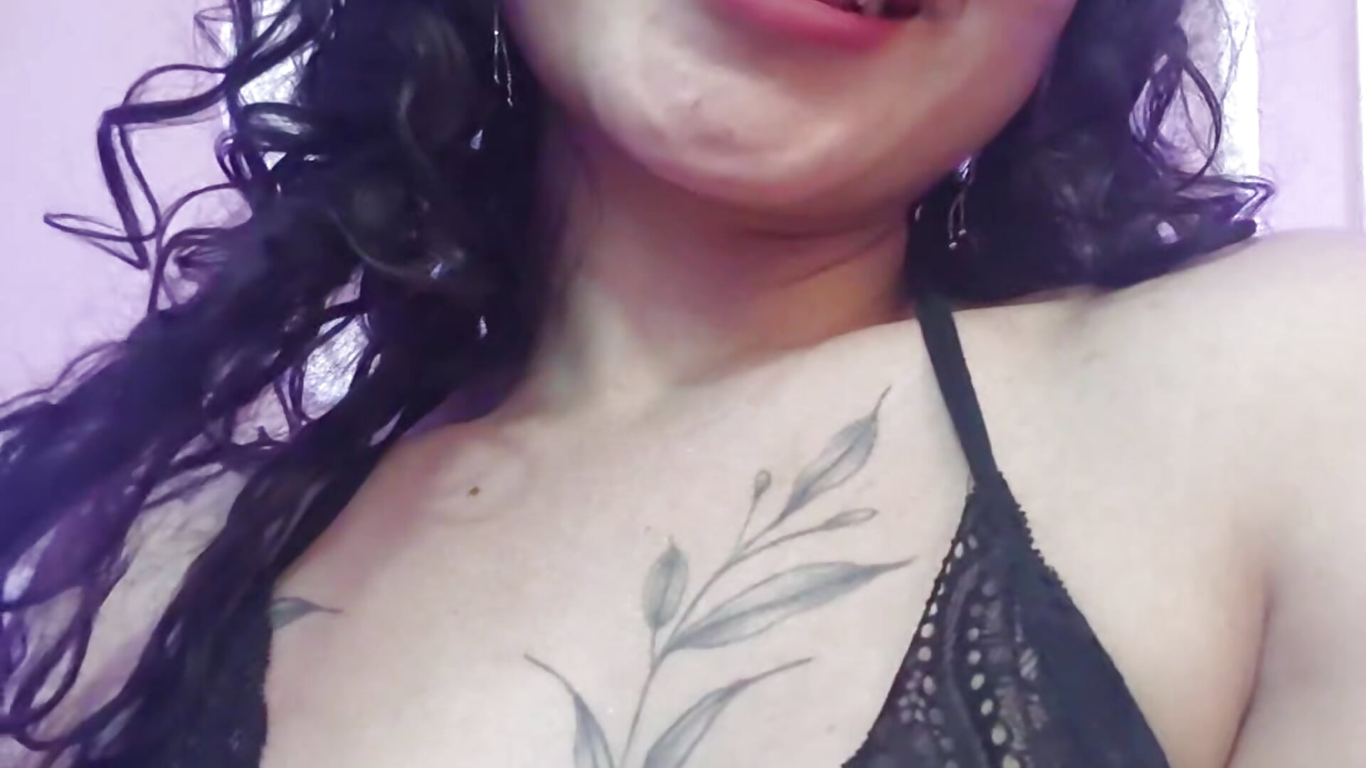 A little hello from my world 🌷 - video của người mẫu cam MiaBenet