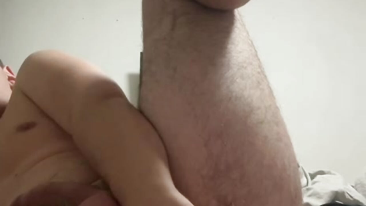 Putting my vibrator😺 - video od modelky/modela boysofia