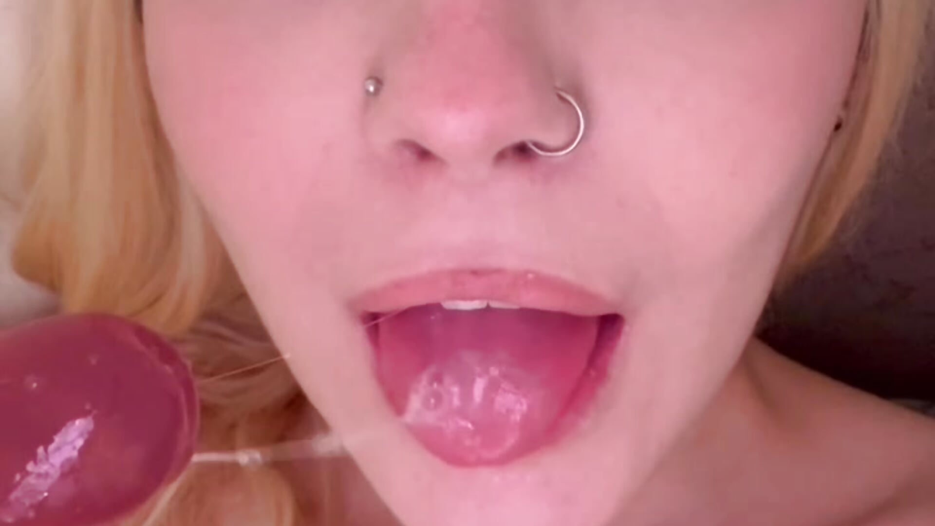 suck dildo sloppy – video od webkamerové modelky nastyycass