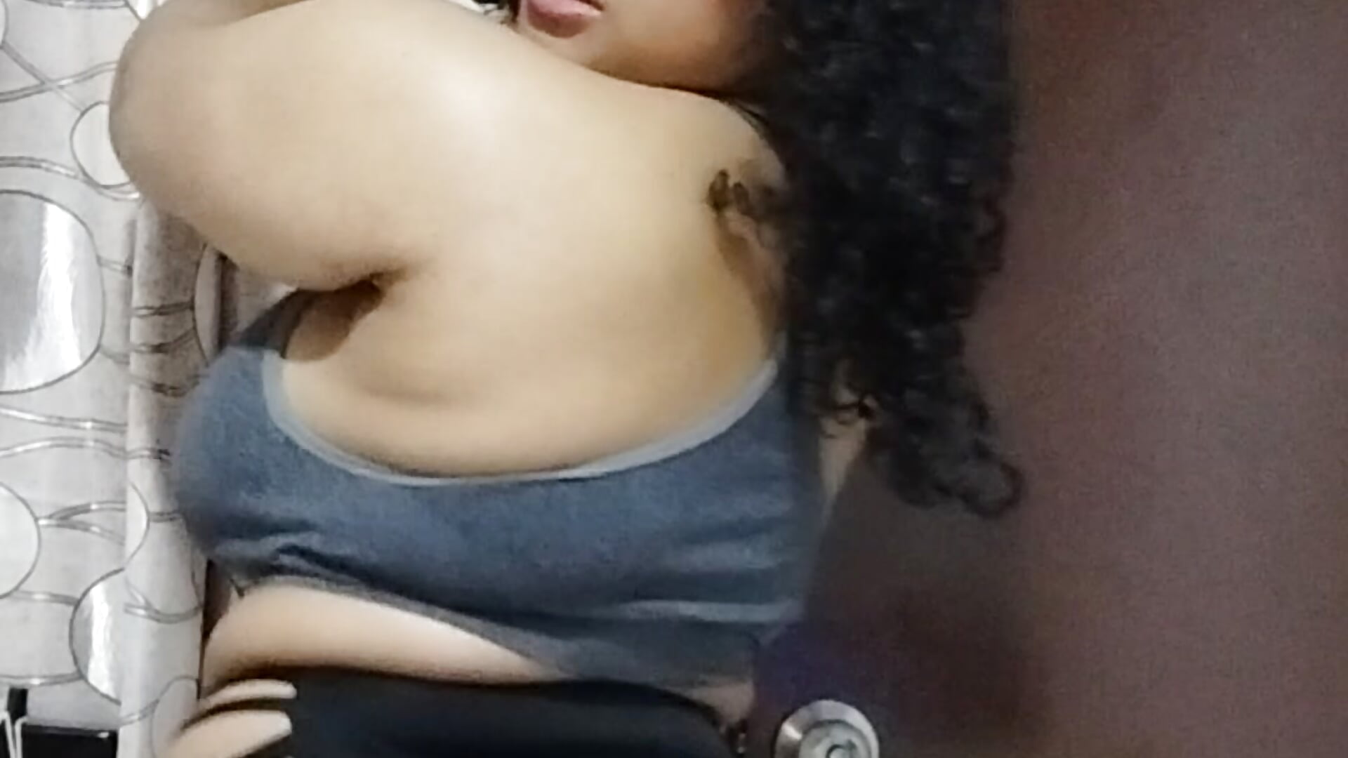 1000061819 - Vídeo de Curly__Bell, modelo de vídeos