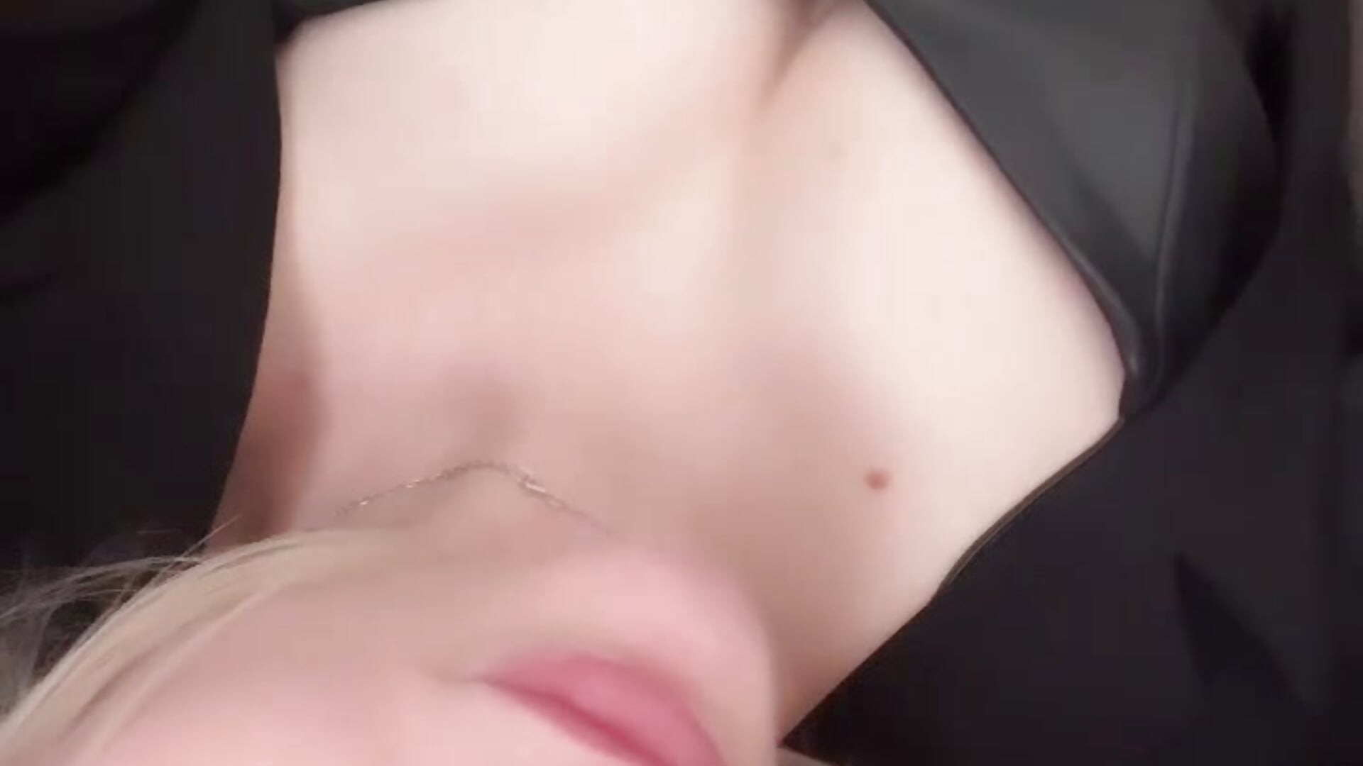 <3 – video modela na kameri DarkyRomance
