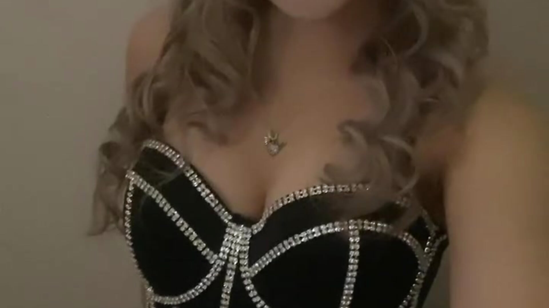 I LOOK CUTE?? - video di Kitty_m1la modella di cam