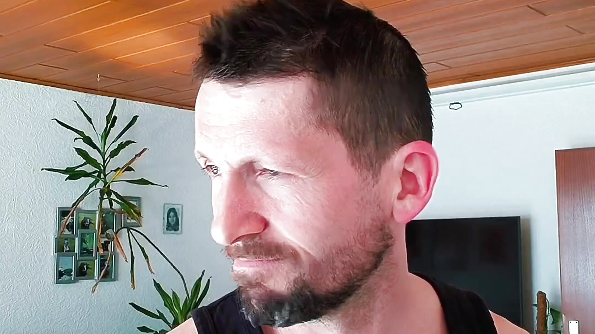 Cool Normal Otter Guy wit Big Arms 😉 - video van MuscleOtter