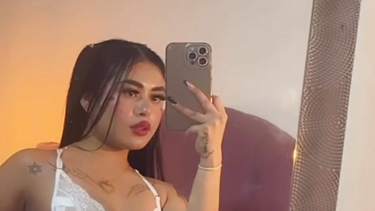 sexy Kendall💕 - video by littlee_kendaall cam model