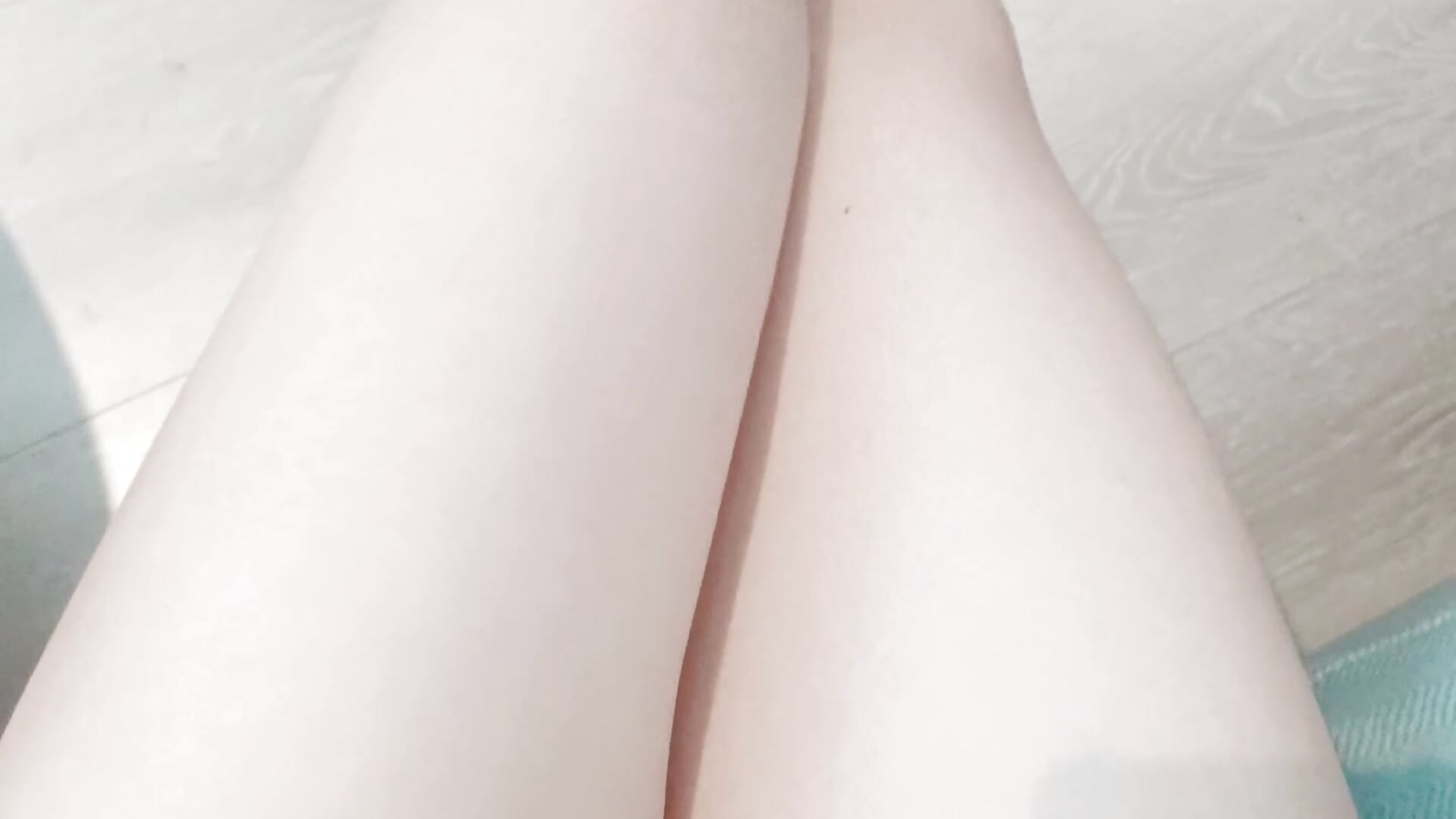 长腿下的诱惑 - video by Qingjiejie327 cam model