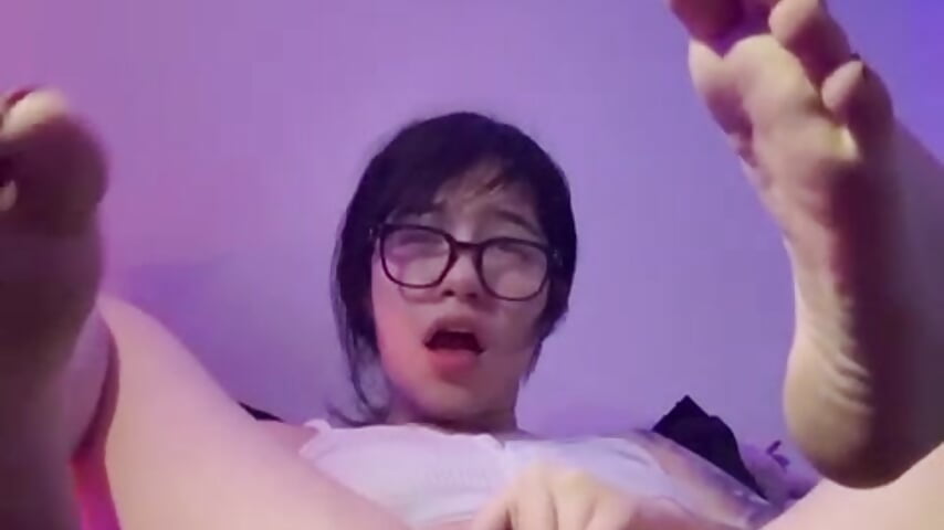 fucking my sweet pussy 💦💦