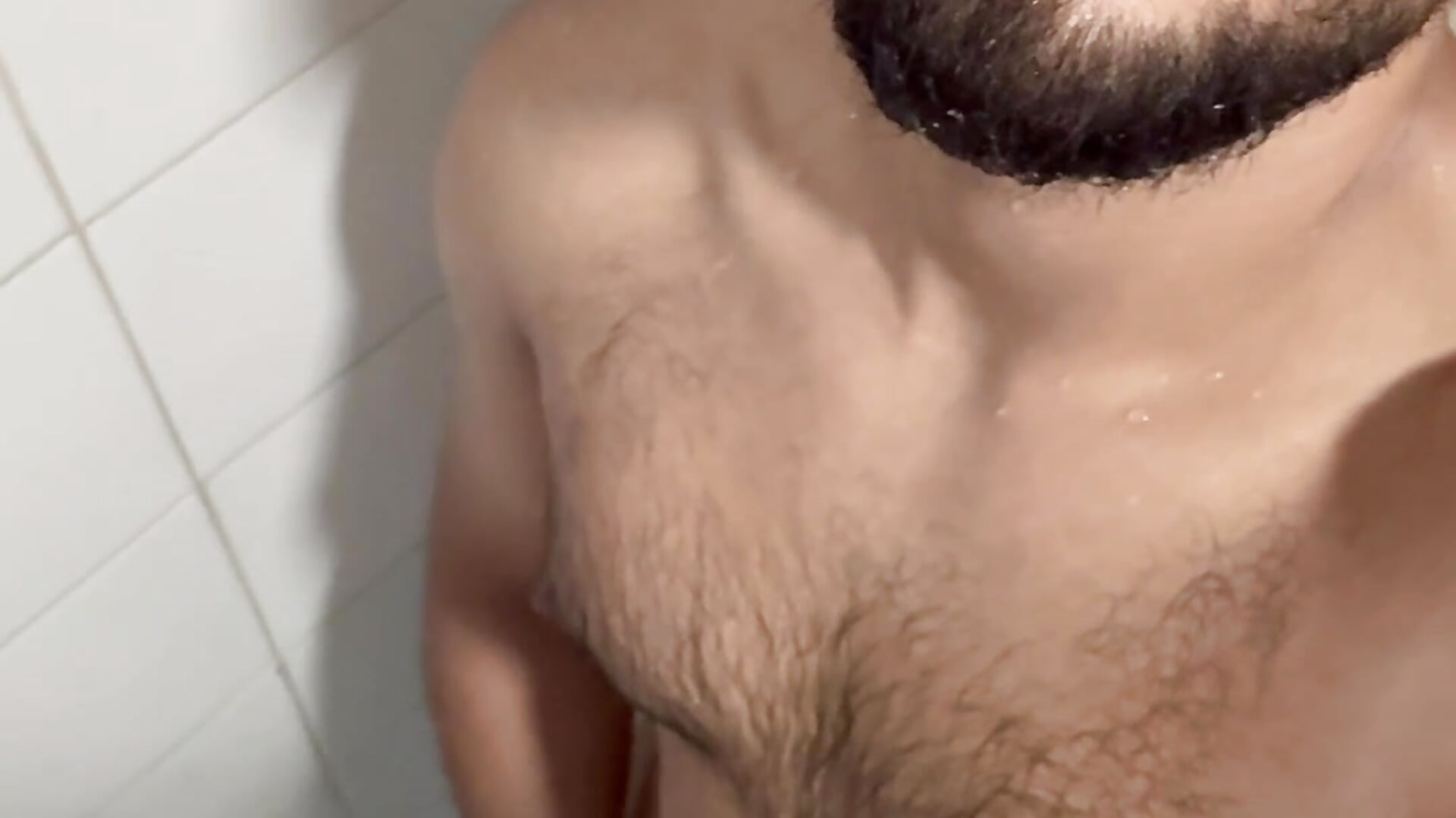 I get hot on while I shower🔥😏 – video od webkamerové modelky MarcuXxx