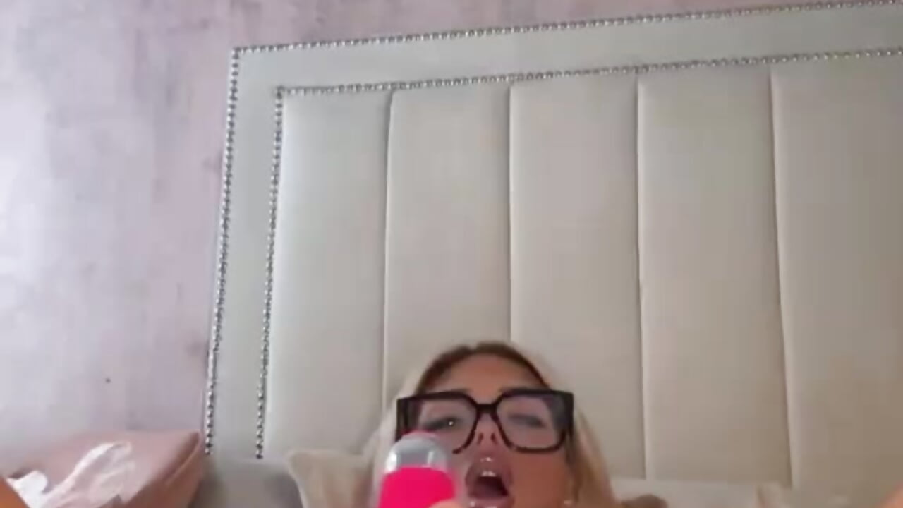 Dildo fuck & wand🔥😈