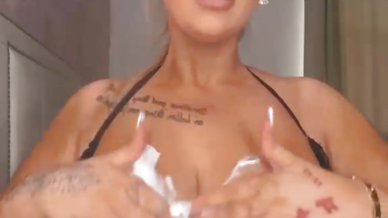 Cream boobs 🍒🍒