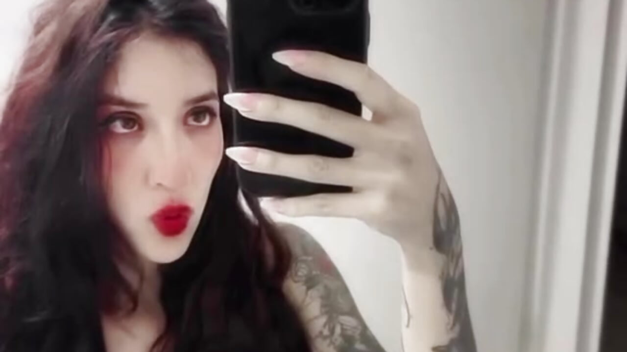 Sweet, scary, and pure fun.🦇✨ – video od webkamerové modelky bloodymary07