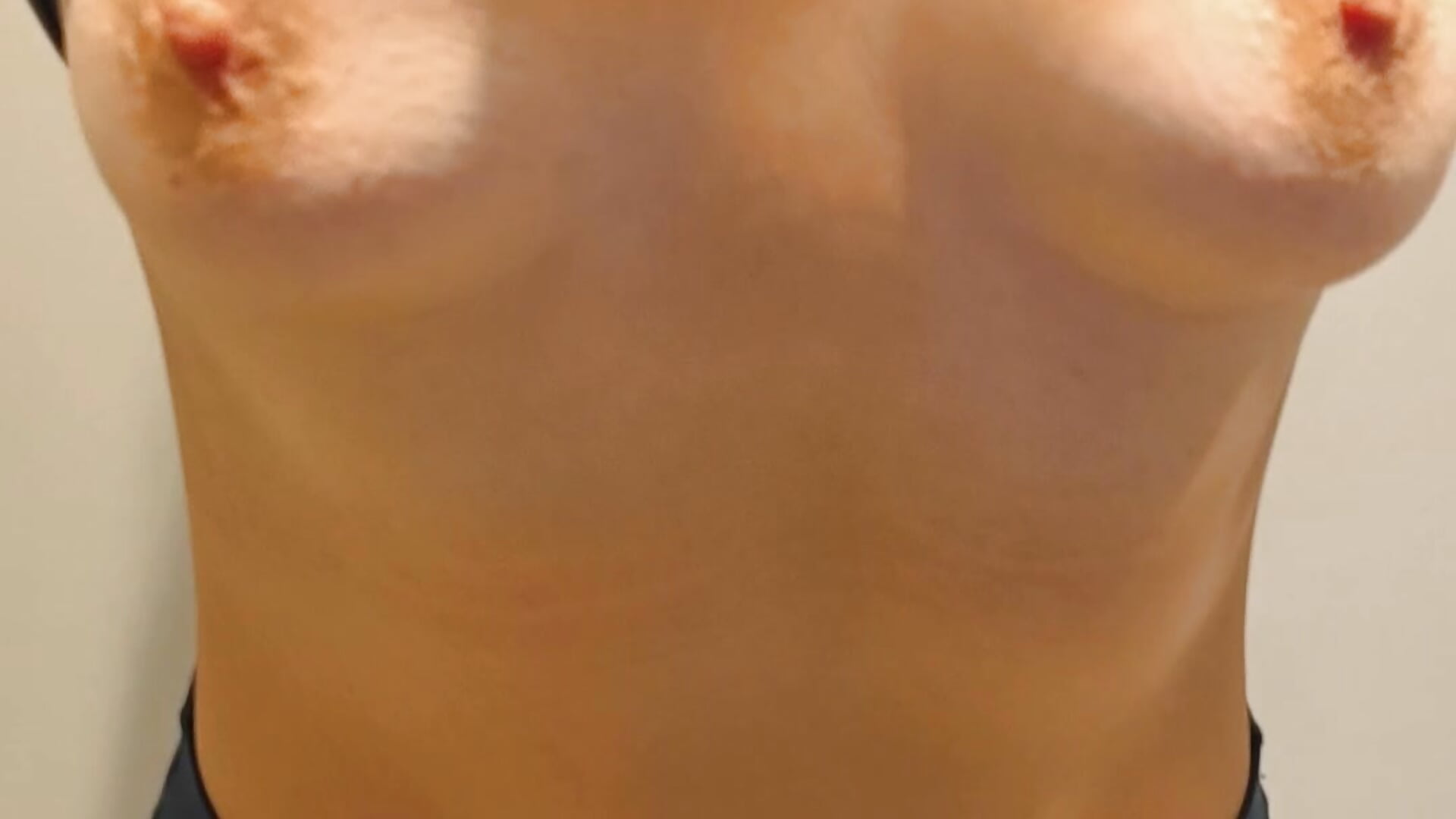 Tetitas - video của người mẫu cam AnonymouSpouses