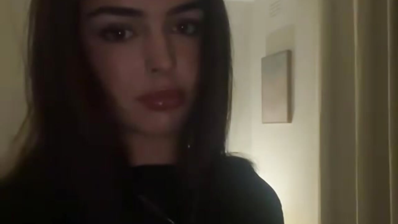 me x - video by Lucybsweetx cam model