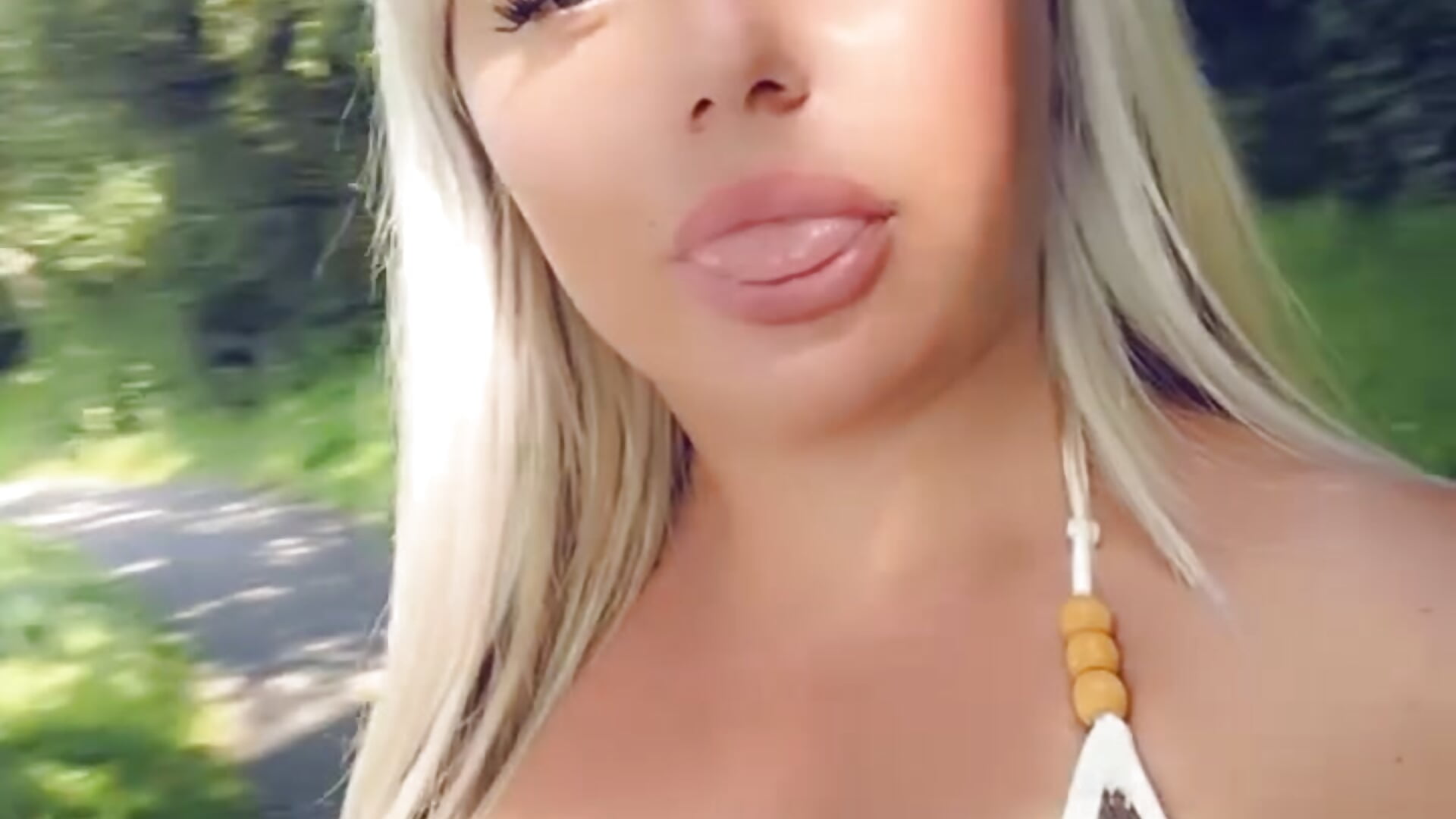 BDD99F51-E720-4D8E-A785-52EB8E2B17B2 - clip cu blonde_baddie model videochat