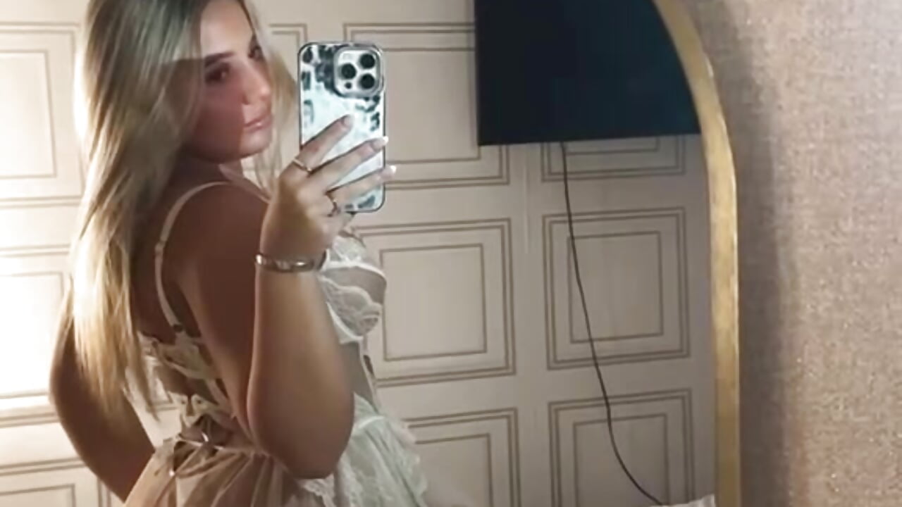 heyyy - video by Oliviaabluee cam model
