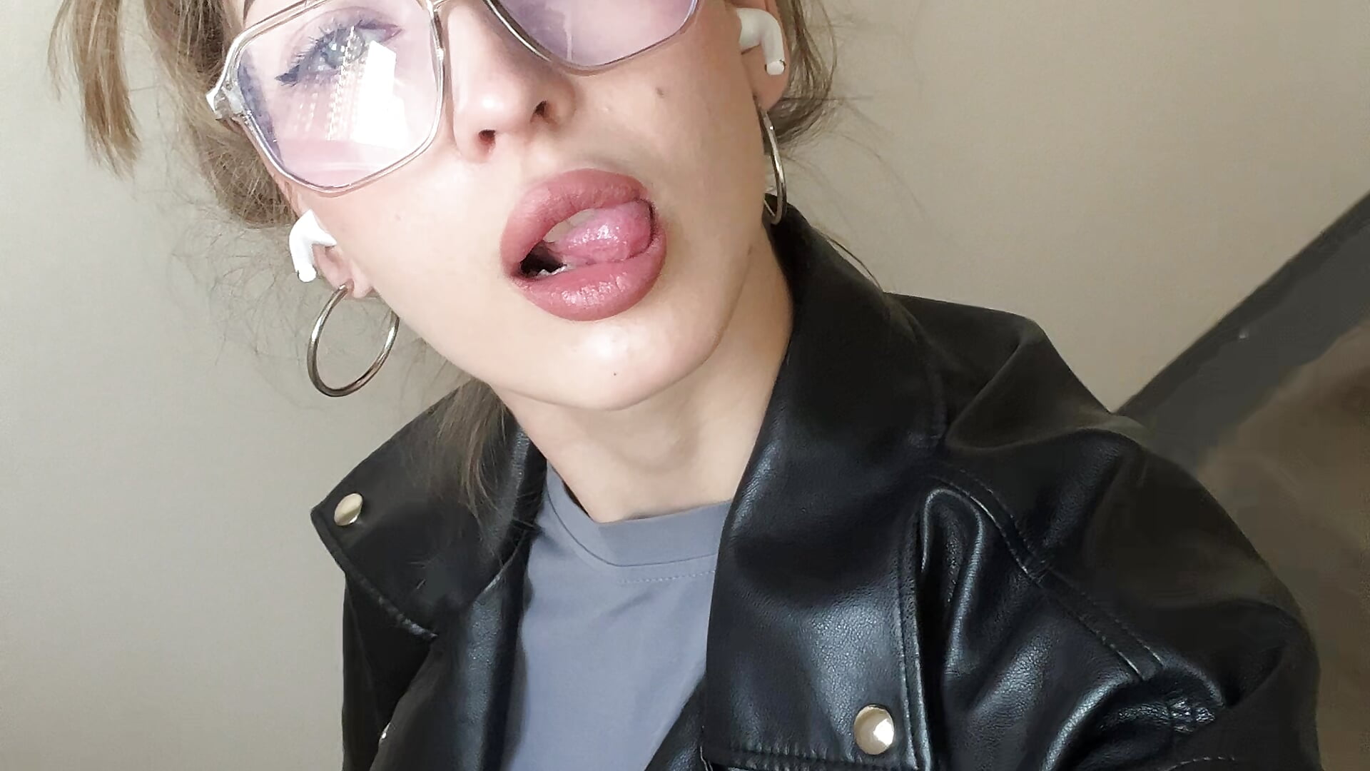 oh hi - video by overthera1nbow cam model