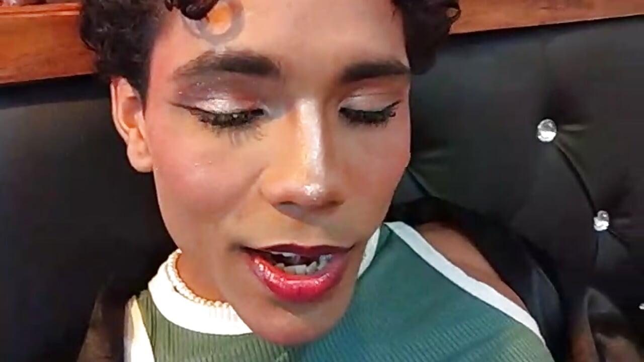 I'm beautiful with short or long hair 😉😏 - video by Julian_Akerman cam model