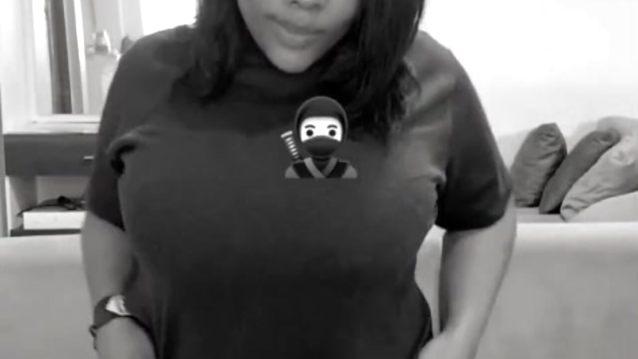 Un poquito de baile, una mirada traviesa  😏🔥 - video av kare1234o cam model
