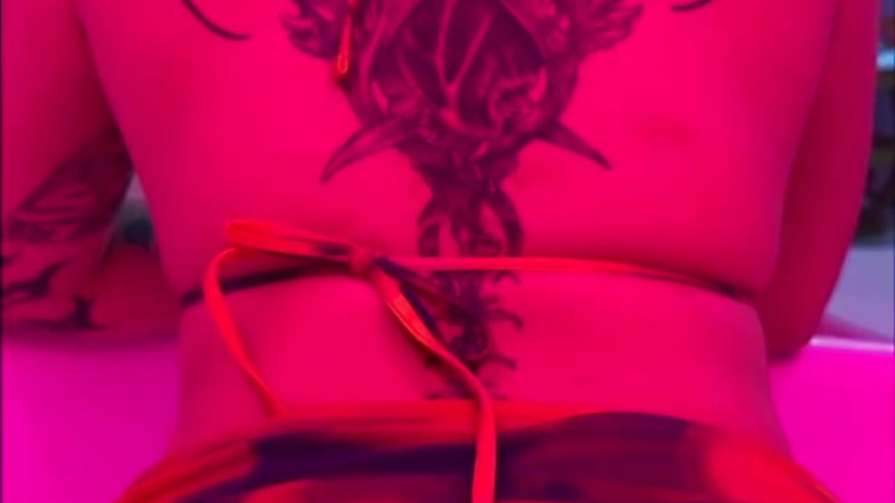 Would u taste my jacuzzi water? 💦🌸 - video od modelky/modela Saskia_Vellour_
